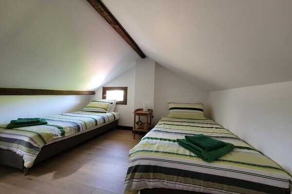 Foto van Authentieke, ruime gîte voor 10 personen - Vakantiehuis in Saint-Saud-Lacoussière - BedRoom