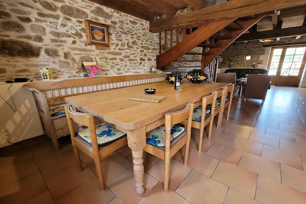 Foto van Authentieke, ruime gîte voor 10 personen - Vakantiehuis in Saint-Saud-Lacoussière - DiningRoom