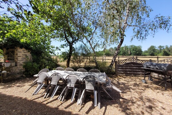 Foto van Authentieke, ruime gîte voor 10 personen - Vakantiehuis in Saint-Saud-Lacoussière - GardenSummer