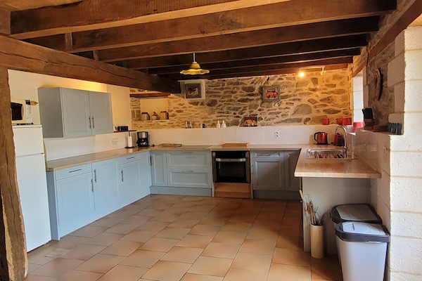 Foto van Authentieke, ruime gîte voor 10 personen - Vakantiehuis in Saint-Saud-Lacoussière - Kitchen