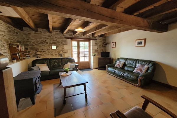 Foto van Authentieke, ruime gîte voor 10 personen - Vakantiehuis in Saint-Saud-Lacoussière - LivingRoom