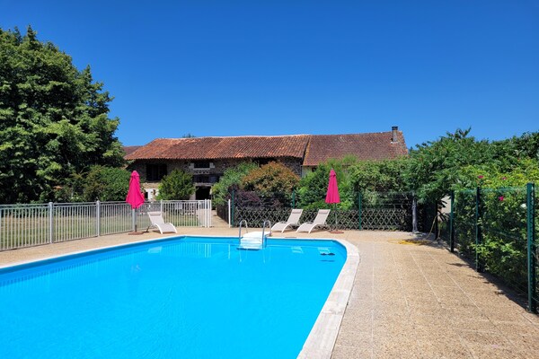 Foto van Authentiek landgoed in de Dordogne met zwembad. - Vakantiehuis in Saint-Saud-Lacoussière - PoolOfHouse