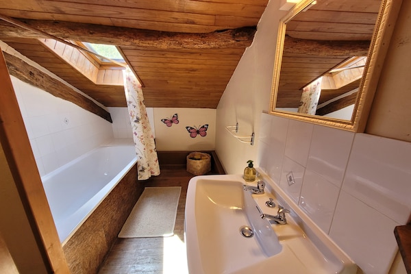 Foto van Authentiek landgoed in de Dordogne met zwembad. - Vakantiehuis in Saint-Saud-Lacoussière - BathRoom