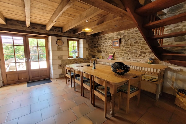 Foto van Authentiek landgoed in de Dordogne met zwembad. - Vakantiehuis in Saint-Saud-Lacoussière - DiningRoom