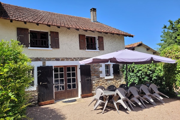 Foto van Authentiek landgoed in de Dordogne met zwembad. - Vakantiehuis in Saint-Saud-Lacoussière - ExteriorSummer