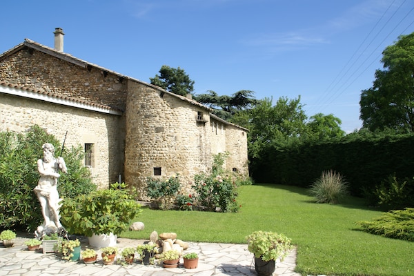 Foto van Gezellig huis met privézwembad vlakbij Valence - Vakantiehuis in Alixan - ExteriorSummer