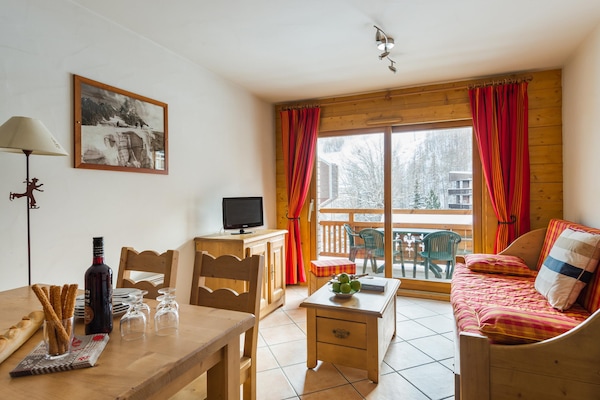 Foto van Bergvakantiehuis met verwarmd zwembad - Vakantiehuis in CHANTEMERLE - LivingRoom