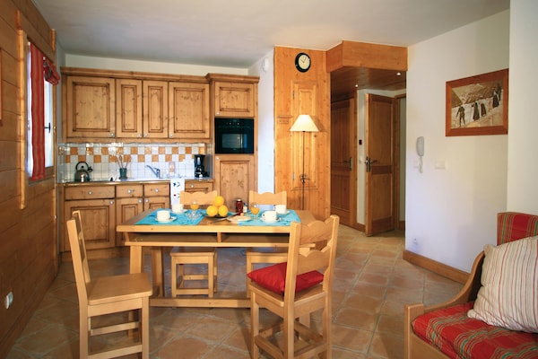 Foto van Bergvakantiehuis met verwarmd zwembad - Vakantiehuis in CHANTEMERLE - DiningRoom