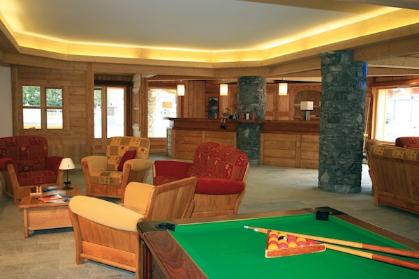 Foto van Bergvakantiehuis met verwarmd zwembad - Vakantiehuis in CHANTEMERLE - RecreationRoom