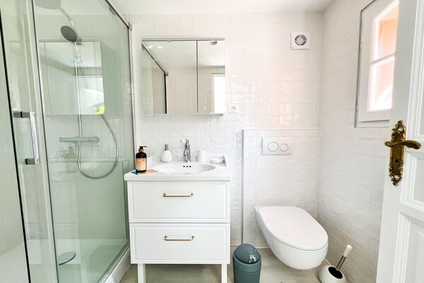 Foto van Dromerig vakantiehuis met tuin - Vakantiehuis in Milizac - Guipronvel - BathRoom