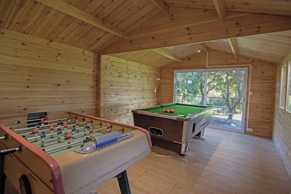 Foto van Villa in Lédenon met privézwembad - Vakantiehuis in Lédenon - RecreationRoom