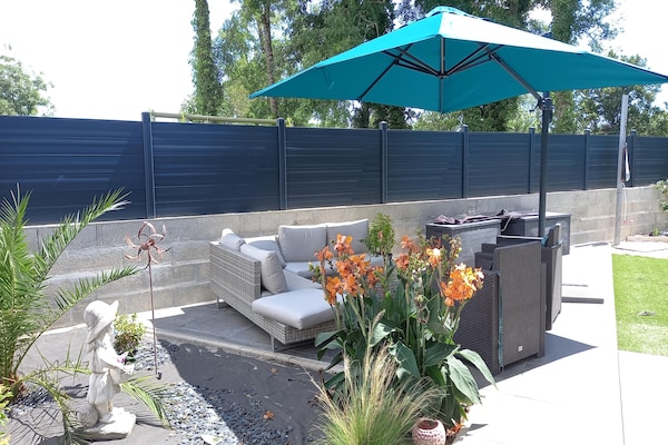 Foto van Huis in Margaux met Zoutwaterzwembad & Wijn - Vakantiehuis in Margaux - ExteriorSummer