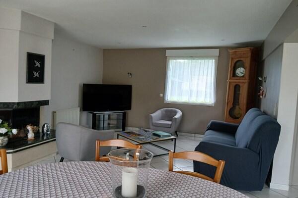 Foto van Vreedzame tuinretraite, Epiniac - Vakantiehuis in Epiniac - LivingRoom