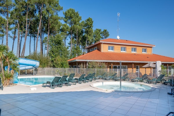 Foto van Bosverblijf voor 4 personen aan het meer - Vakantiehuis in Parentis-en-Born - PoolOfHouse