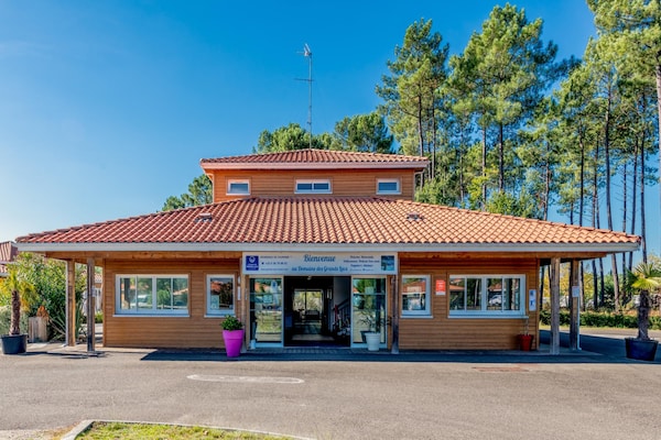 Foto van Bosverblijf voor 4 personen aan het meer - Vakantiehuis in Parentis-en-Born - ExteriorSummer