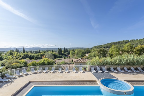 Foto van Provençaalse vakantiebestemming met balkon en toegang tot het zwembad. - PoolOfHouse