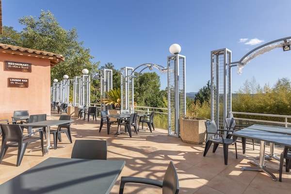 Foto van Provençaalse vakantiebestemming met balkon en toegang tot het zwembad. - ParkFacilities