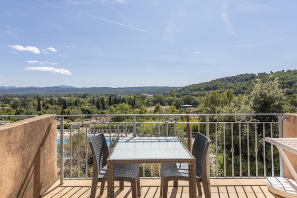 Foto van Provençaalse vakantiebestemming met balkon en toegang tot het zwembad. - TerraceBalcony