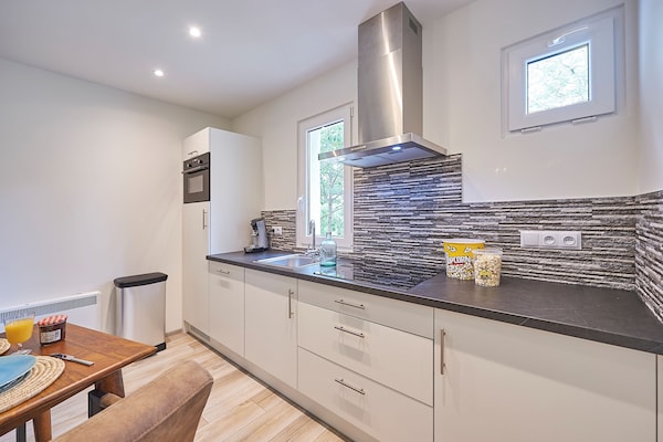 Foto van Bungalow in Frankrijk met Tuin - Vakantiehuis in Mauroux - Kitchen