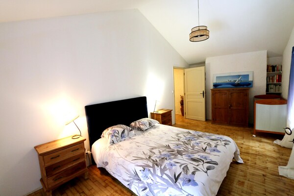 Foto van Blanquefort Woodland Hill Retreat - Vakantiehuis in Blanquefort-Sur-Briolance - BedRoom