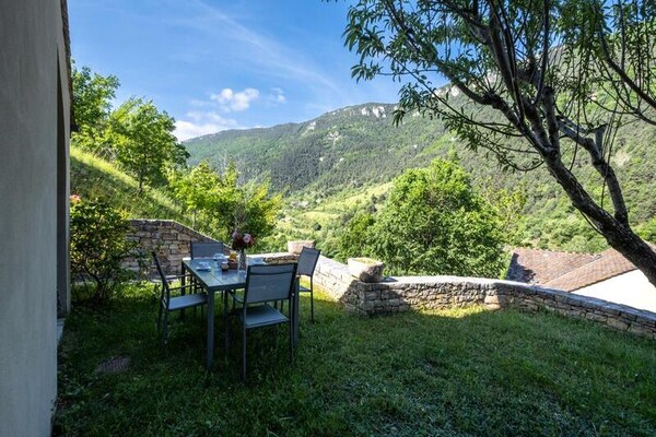 Foto van Cottage in Gorges du Tarn met Zwembad - Vakantiehuis in LES VIGNES - Untagged