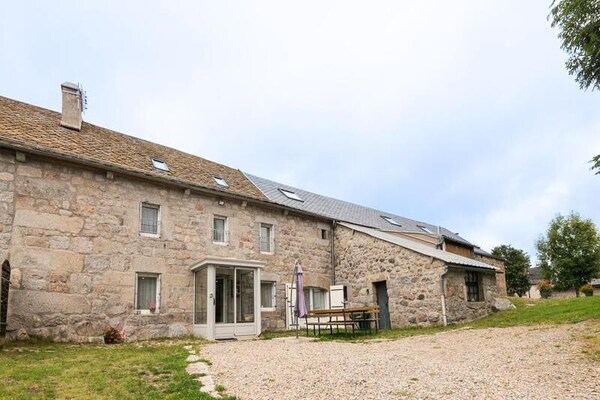 Foto van G√Æte de France 10 personen - Vakantiehuis in MALBOUZON - 