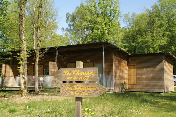 Foto van Cottage in Frankrijk met Uitzicht op Meer - Vakantiehuis in Eppe-Sauvage - ExteriorSummer