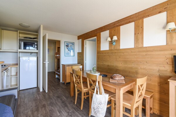 Foto van Premium Cerdagne-appartement voor 6 personen - Vakantiehuis in Font Romeu Ermitage - DiningRoom