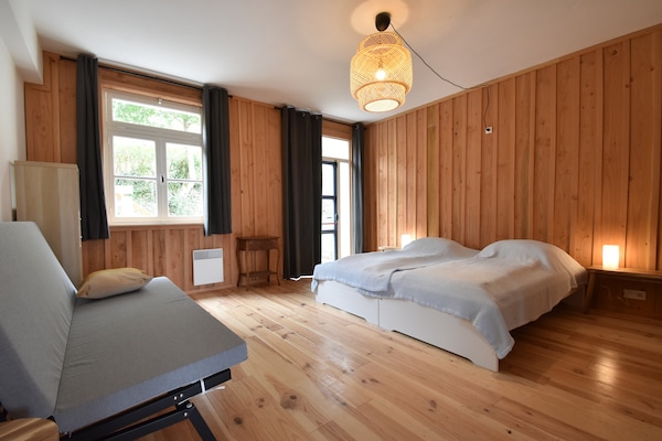 Foto van Landhuis in Cuzy met zwembad en uitzicht - Vakantiehuis in Cuzy - BedRoom