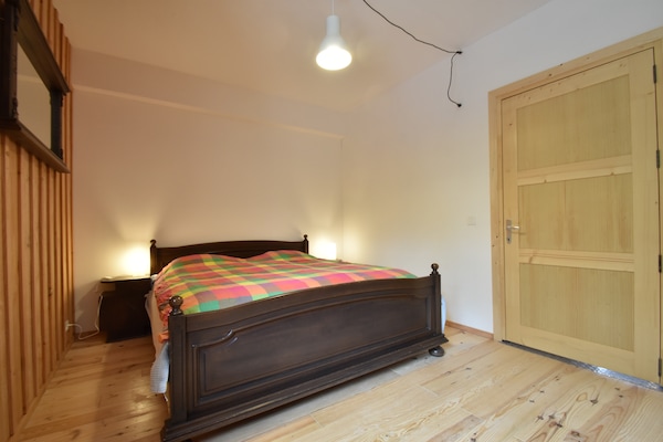 Foto van Landhuis in Cuzy met zwembad en uitzicht - Vakantiehuis in Cuzy - BedRoom