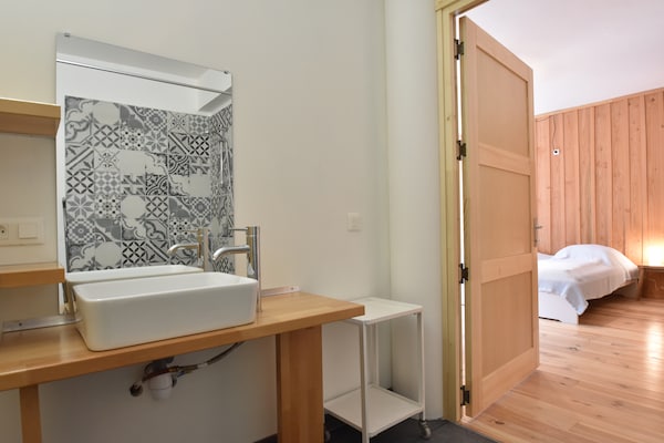 Foto van Landhuis in Cuzy met zwembad en uitzicht - Vakantiehuis in Cuzy - BathRoom