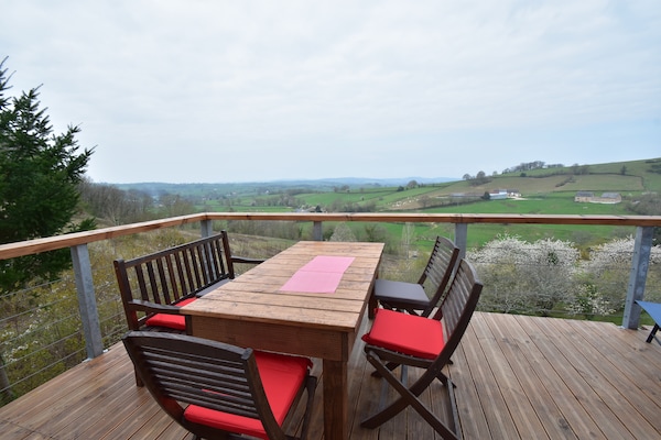 Foto van Landhuis in Cuzy met zwembad en uitzicht - Vakantiehuis in Cuzy - TerraceBalcony