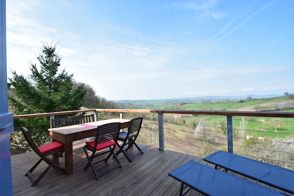 Foto van Landhuis in Cuzy met zwembad en uitzicht - Vakantiehuis in Cuzy - TerraceBalcony