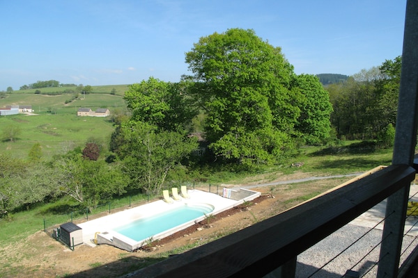 Foto van Landhuis in Cuzy met zwembad en uitzicht - Vakantiehuis in Cuzy - ViewSummer