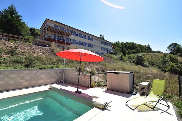 Foto van Landhuis in Cuzy met zwembad en uitzicht - Vakantiehuis in Cuzy - ExteriorSummer