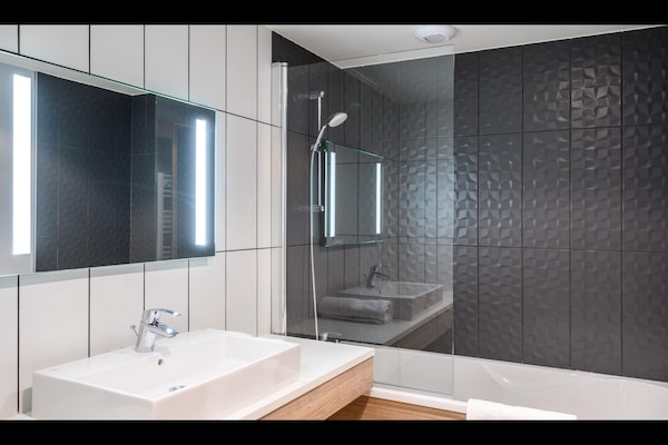 Foto van Appartement in Le Corbier met Spa & Zwembad - Vakantiehuis in Villarembert - BathRoom