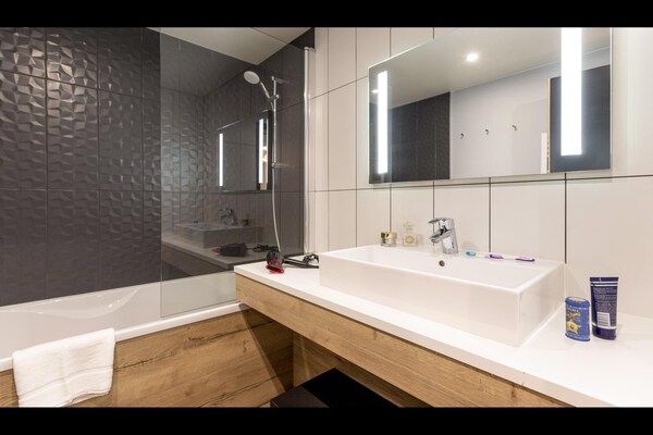 Foto van Appartement in Le Corbier met Spa & Zwembad - Vakantiehuis in Villarembert - BathRoom