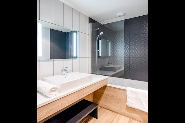 Foto van Appartement in Frankrijk met Sauna & Zwembad - Vakantiehuis in Villarembert - BathRoom