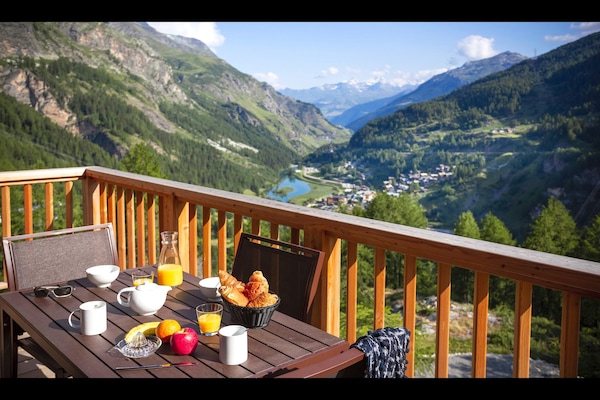 Foto van Appartement in Tignes met Spa en Zwembad - Vakantiehuis in Tignes - TerraceBalcony