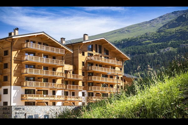 Foto van Appartement in Tignes met Spa en Zwembad - Vakantiehuis in Tignes - ExteriorSummer