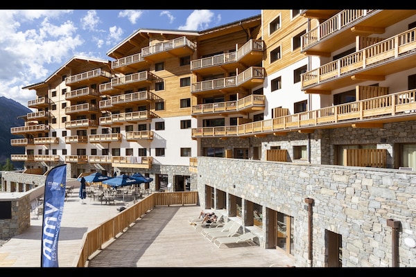 Foto van Appartement in Tignes met Spa en Zwembad - Vakantiehuis in Tignes - ExteriorSummer