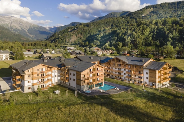 Foto van Appartement in Samoëns met Spa en Zwembad - Vakantiehuis in Samoëns - ExteriorSummer