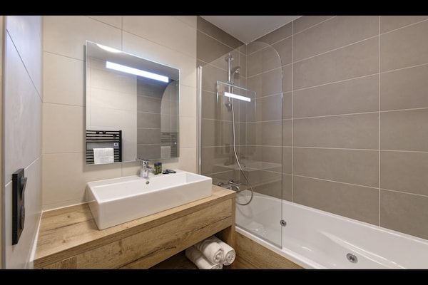 Foto van Appartement in Samoëns met Spa en Zwembad - Vakantiehuis in Samoëns - BathRoom
