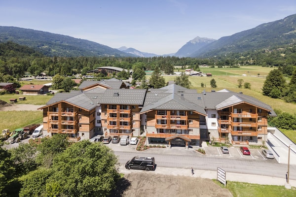 Foto van Appartement in Samoëns met Spa en Zwembad - Vakantiehuis in Samoëns - ExteriorSummer