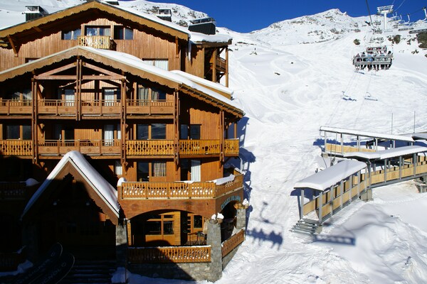 Foto van Appartement in Franse Alpen, Savoyaardse stijl - Vakantiehuis in Val Thorens - ExteriorWinter
