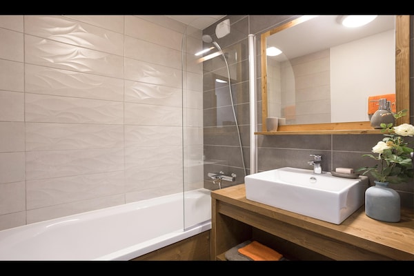 Foto van Appartement in Hauteluce met Ski-In/Ski-Out - Vakantiehuis in Hauteluce - BathRoom