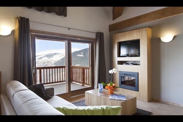 Foto van Appartement in Frankrijk met Spa en Uitzicht - Vakantiehuis in Sainte-Foy Tarentaise - LivingRoom