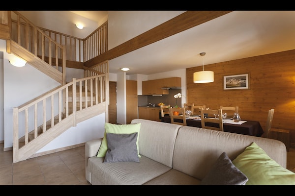 Foto van Appartement in Frankrijk met Spa en Uitzicht - Vakantiehuis in Sainte-Foy Tarentaise - LivingRoom