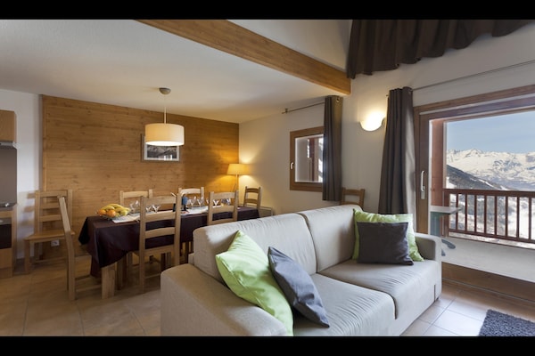 Foto van Appartement in Frankrijk met Spa en Uitzicht - Vakantiehuis in Sainte-Foy Tarentaise - LivingRoom