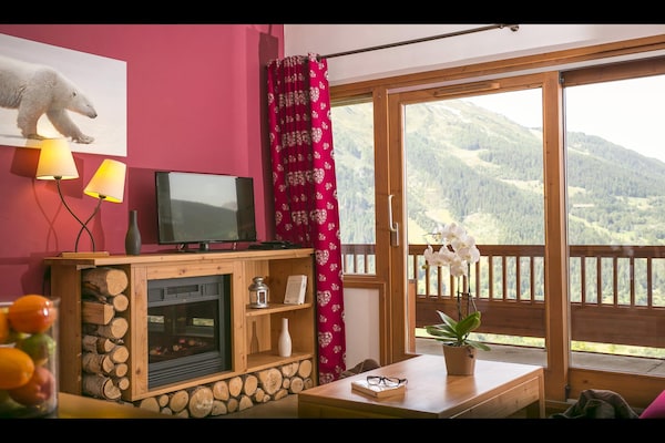 Foto van Appartement in Frankrijk met Spa en Uitzicht - Vakantiehuis in Sainte-Foy Tarentaise - LivingRoom